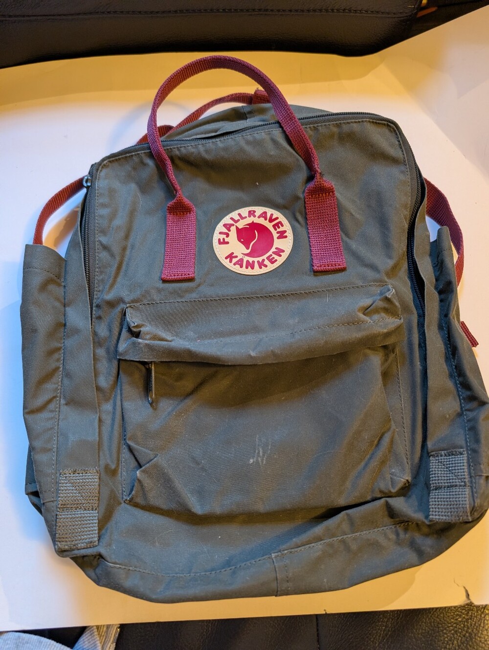 Fjällräven Kånken Classic backpack in the Forest Green / Ox Red colorway